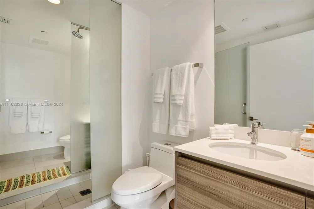 121 NE 34th St #2906 Miami, FL 33137