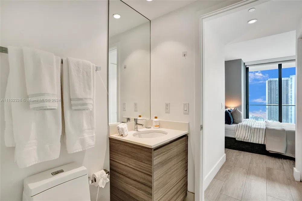 121 NE 34th St #2906 Miami, FL 33137