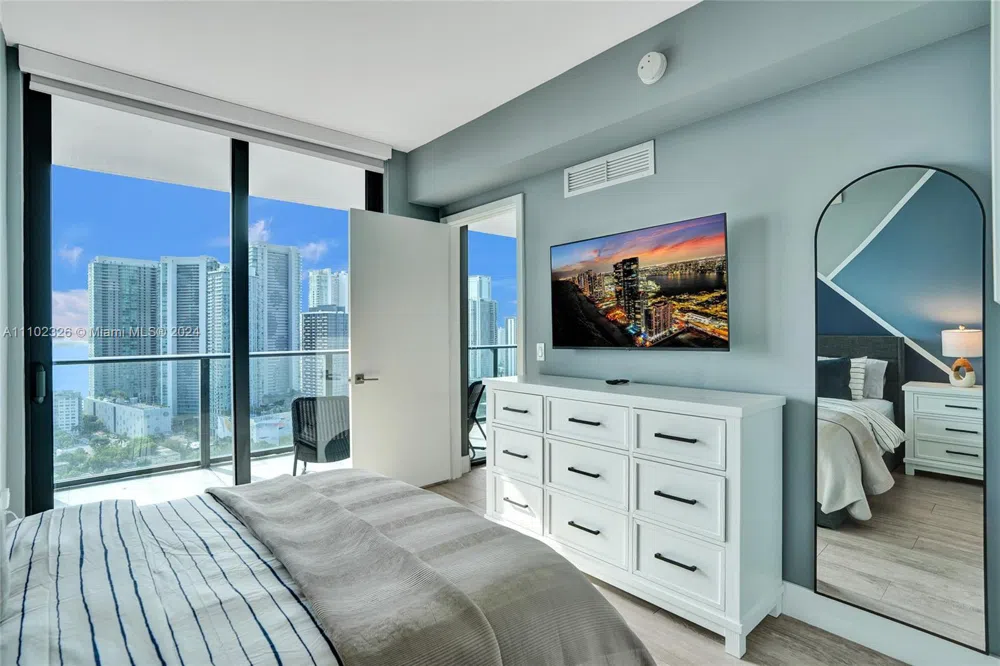 121 NE 34th St #2906 Miami, FL 33137