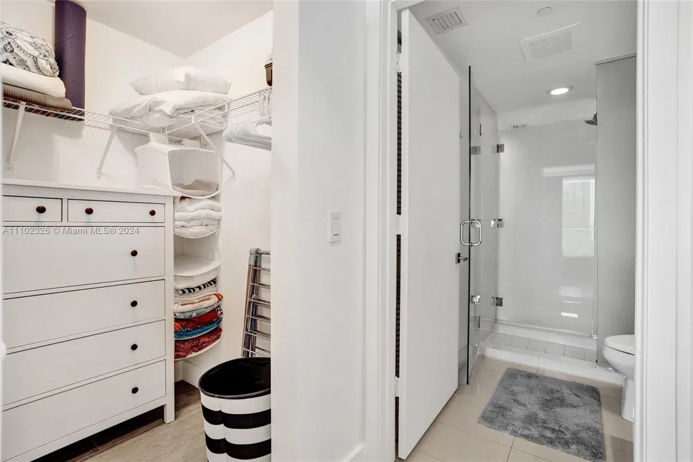 121 NE 34th St #2906 Miami, FL 33137