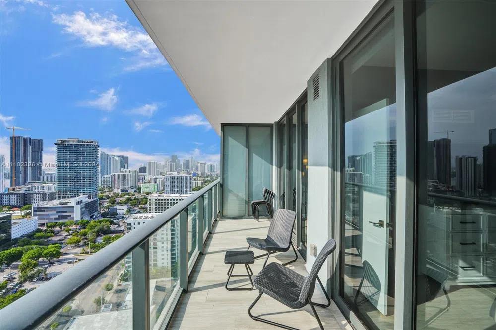 121 NE 34th St #2906 Miami, FL 33137