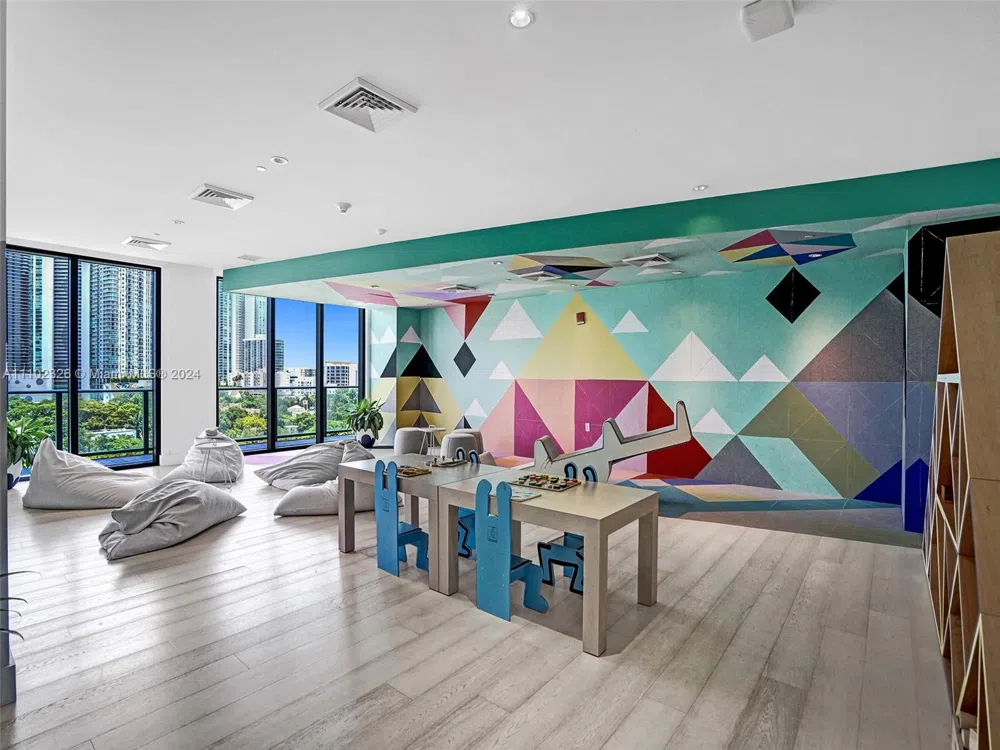 121 NE 34th St #2906 Miami, FL 33137