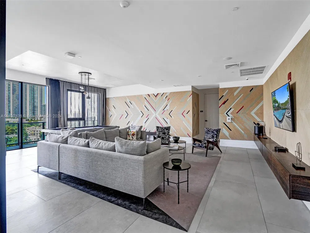 121 NE 34th St #2906 Miami, FL 33137