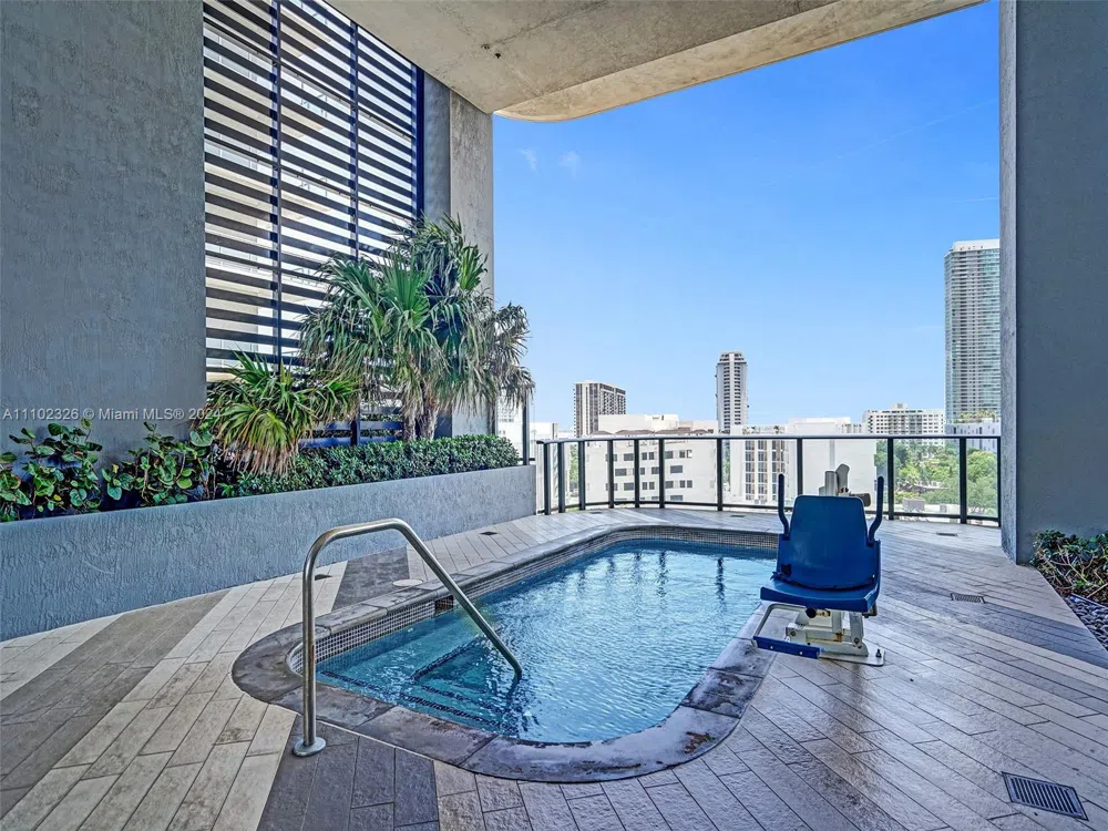 121 NE 34th St #2906 Miami, FL 33137