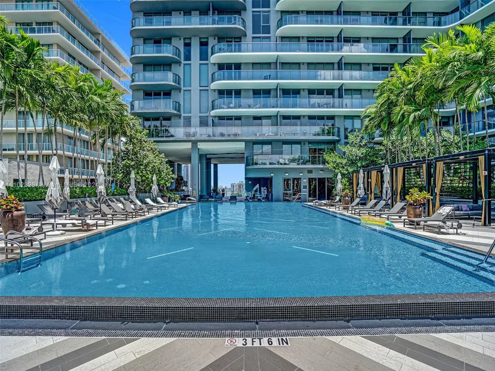 121 NE 34th St #2906 Miami, FL 33137