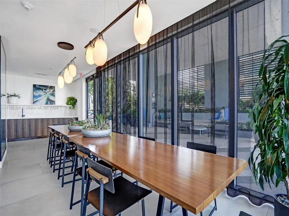 121 NE 34th St #2906 Miami, FL 33137