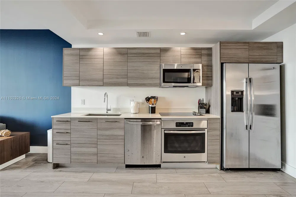 121 NE 34th St #2906 Miami, FL 33137