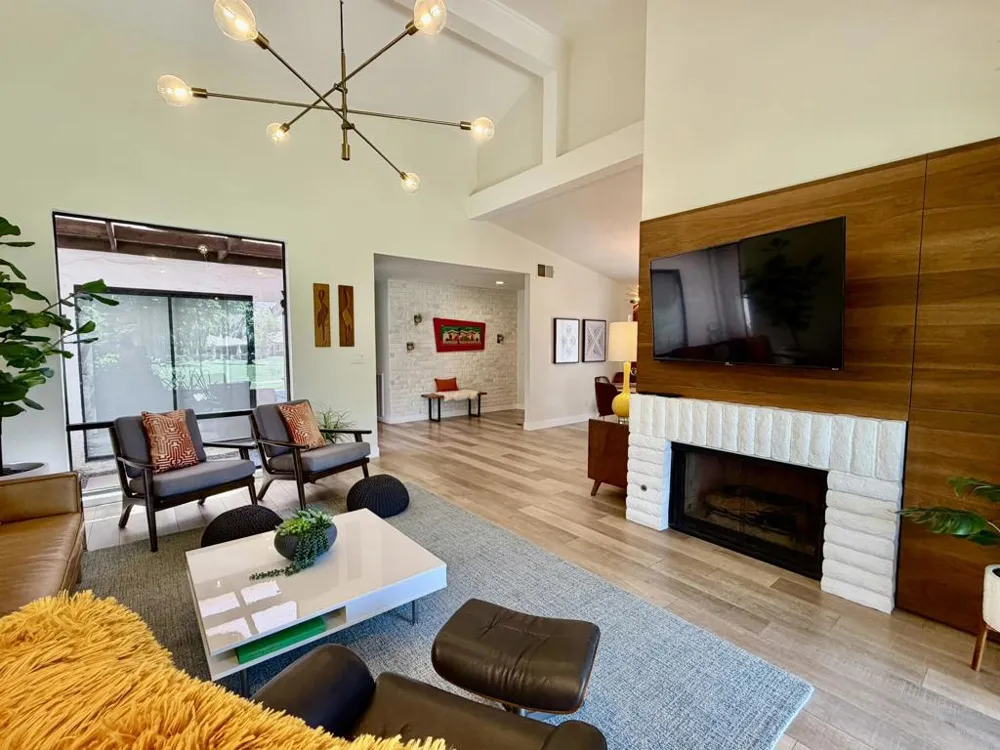 117 Juan Circle Palm Desert, CA 92260