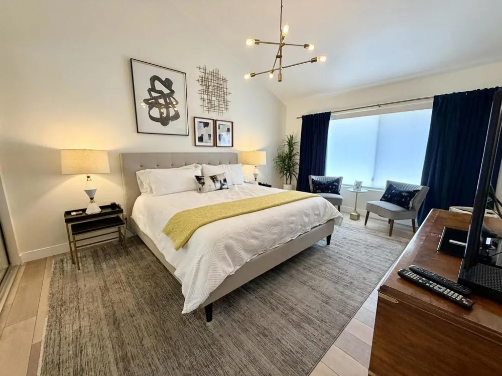 117 Juan Circle Palm Desert, CA 92260