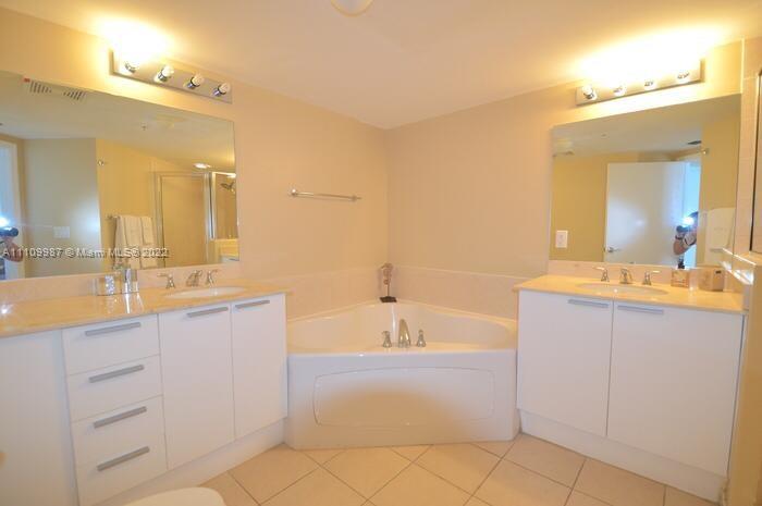 16699 Collins Ave #1509 Sunny Isles Beach, FL 33160