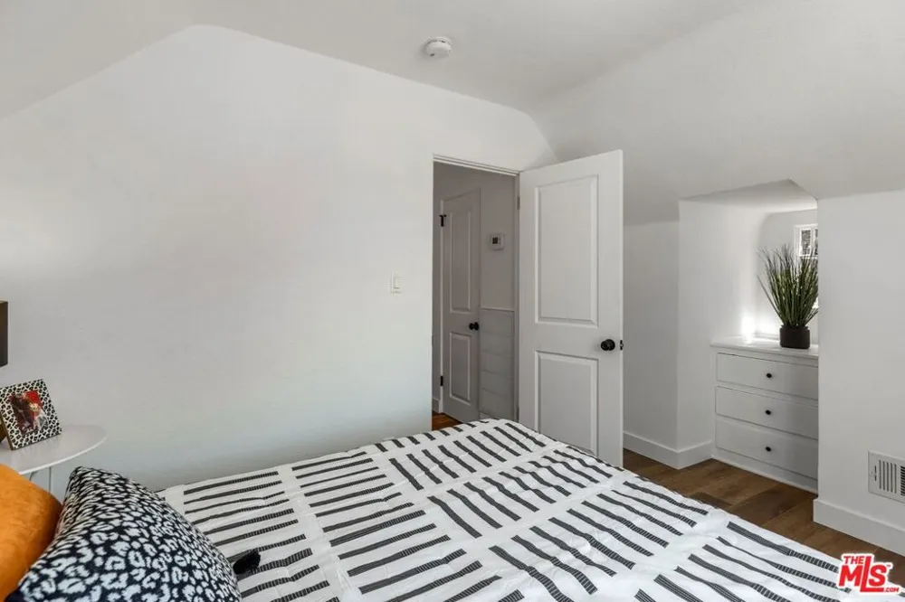 231 W Cedar Avenue Burbank, CA 91502
