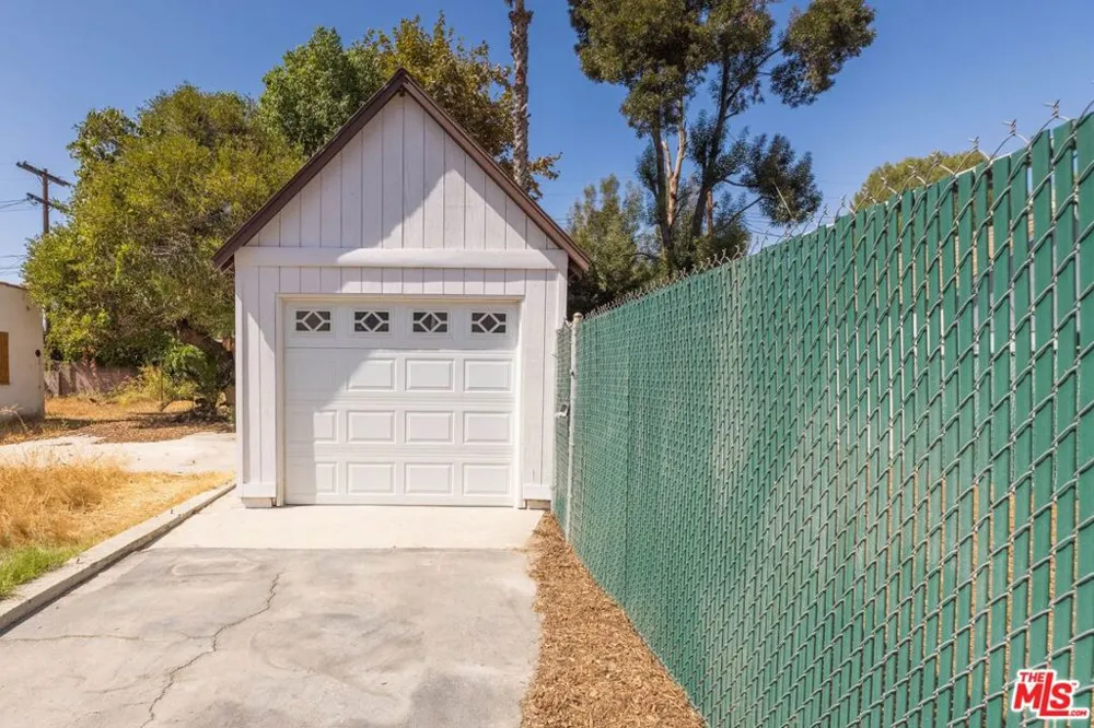 231 W Cedar Avenue Burbank, CA 91502