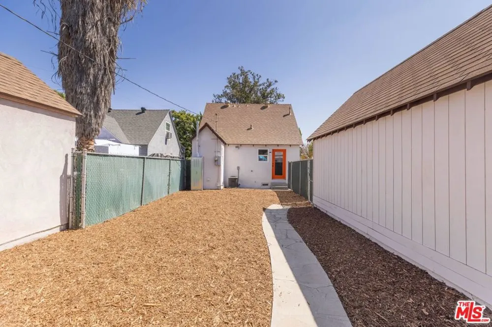 231 W Cedar Avenue Burbank, CA 91502