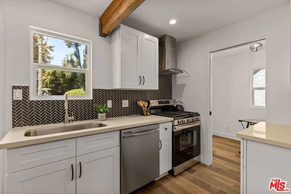 231 W Cedar Avenue Burbank, CA 91502