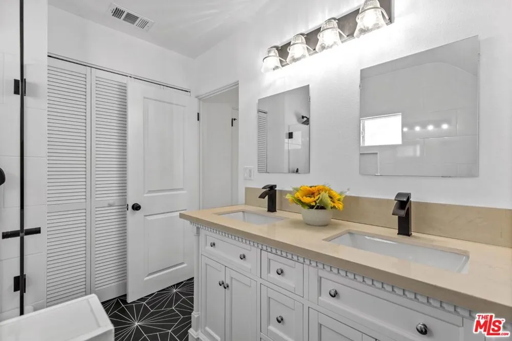 231 W Cedar Avenue Burbank, CA 91502