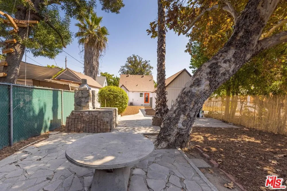 231 W Cedar Avenue Burbank, CA 91502