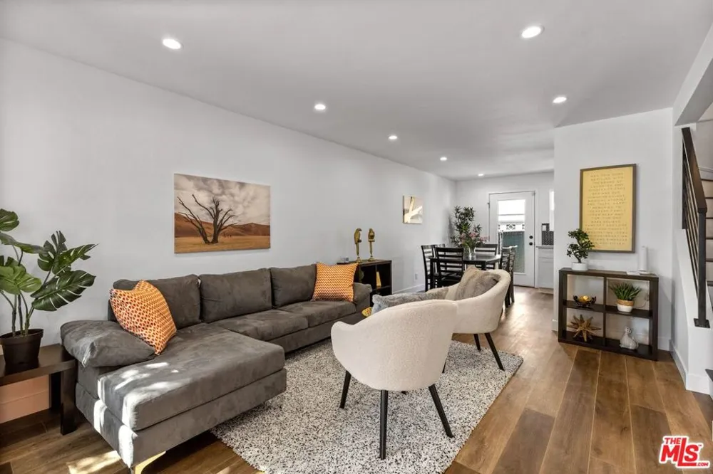 231 W Cedar Avenue Burbank, CA 91502