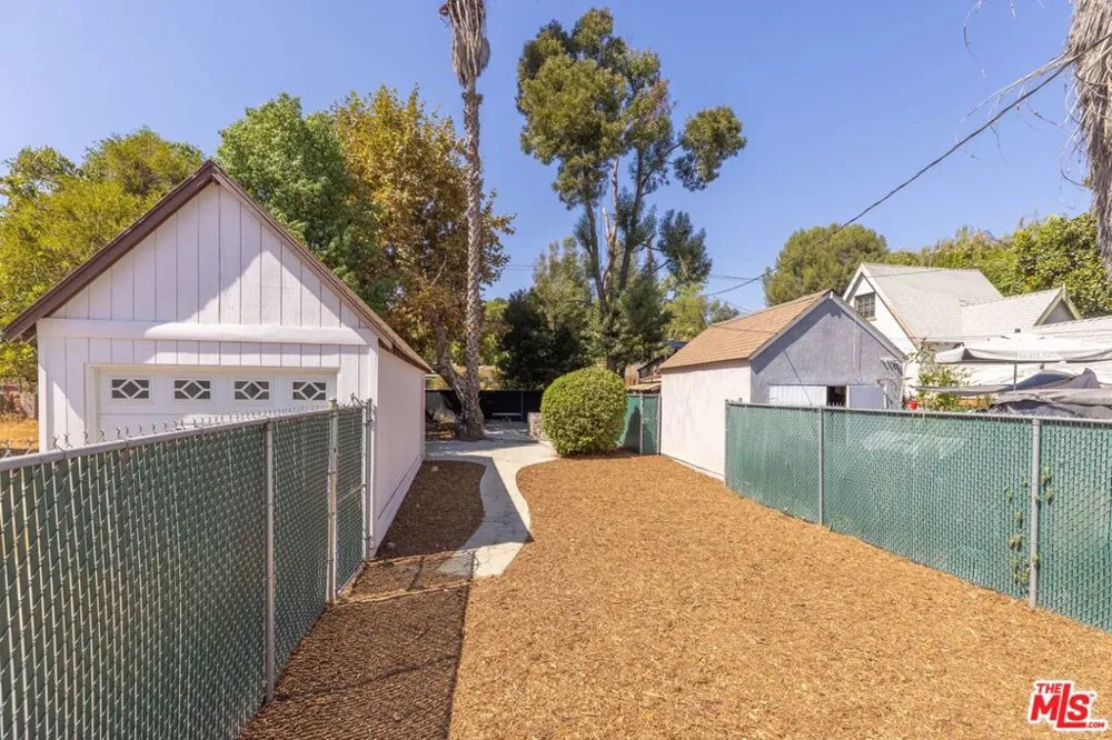 231 W Cedar Avenue Burbank, CA 91502