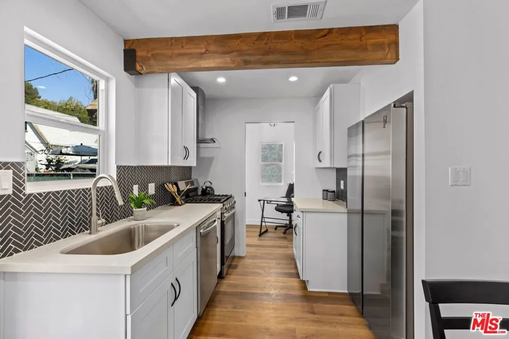 231 W Cedar Avenue Burbank, CA 91502