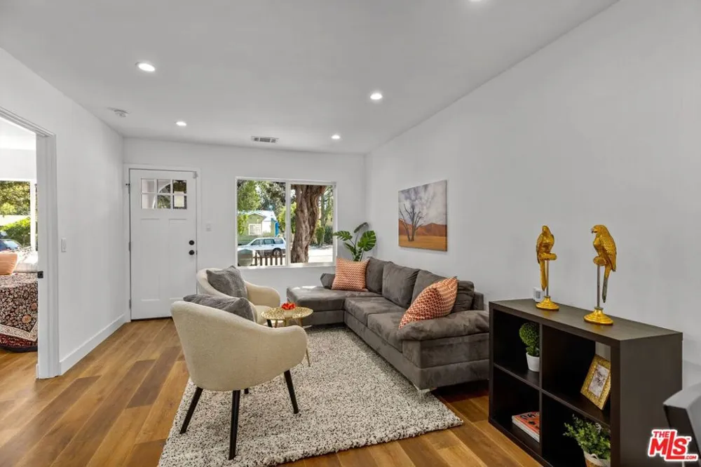 231 W Cedar Avenue Burbank, CA 91502