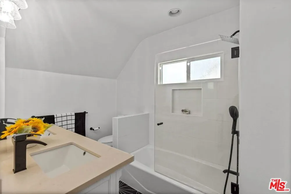 231 W Cedar Avenue Burbank, CA 91502