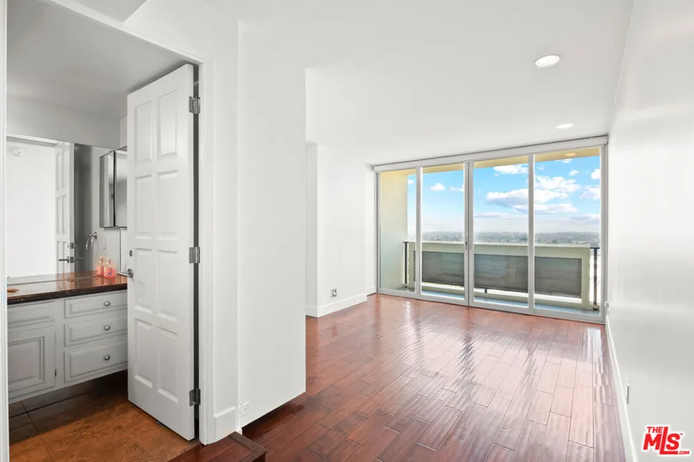 2220 Avenue Of The Stars #1501 Los Angeles, CA 90067