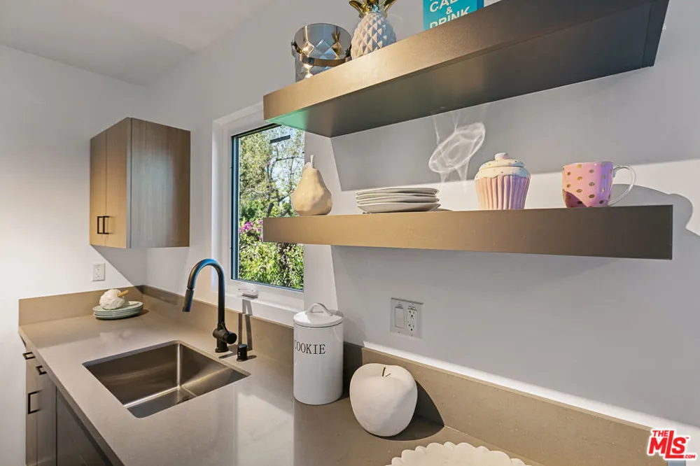 2922 Hauser Boulevard #1 Los Angeles, CA 90016