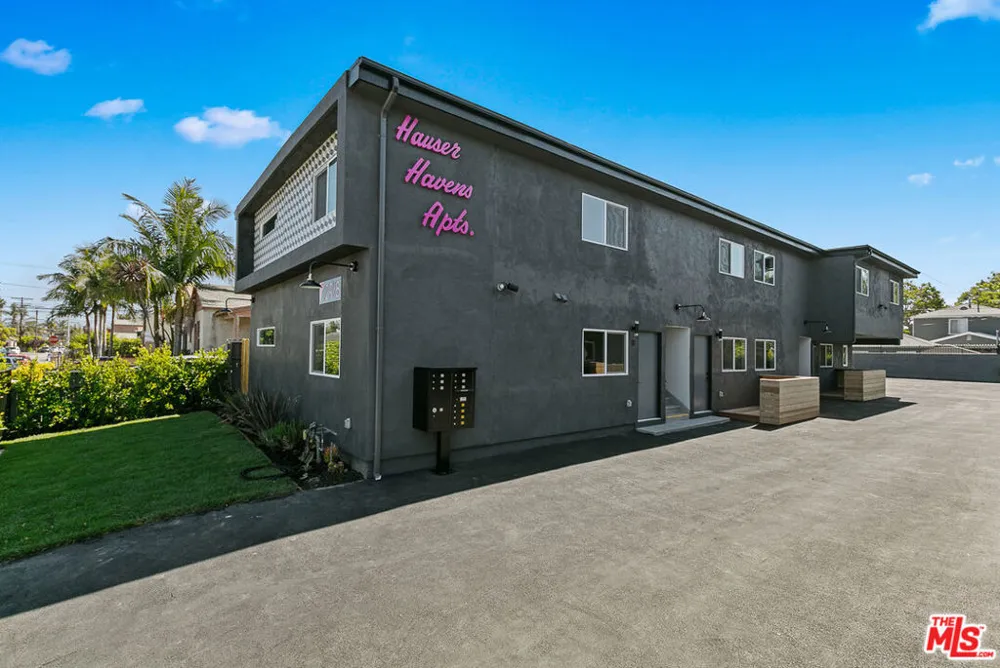 2922 Hauser Boulevard #1 Los Angeles, CA 90016