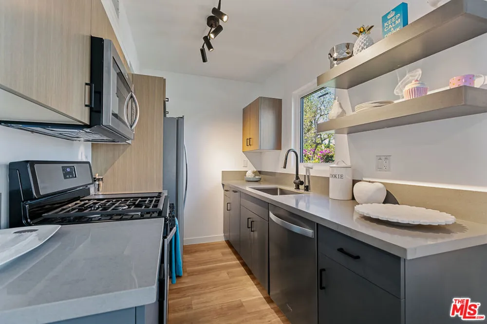2922 Hauser Boulevard #1 Los Angeles, CA 90016