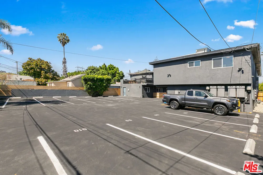 2922 Hauser Boulevard #1 Los Angeles, CA 90016