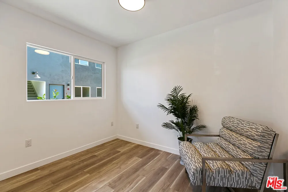 2922 Hauser Boulevard #1 Los Angeles, CA 90016