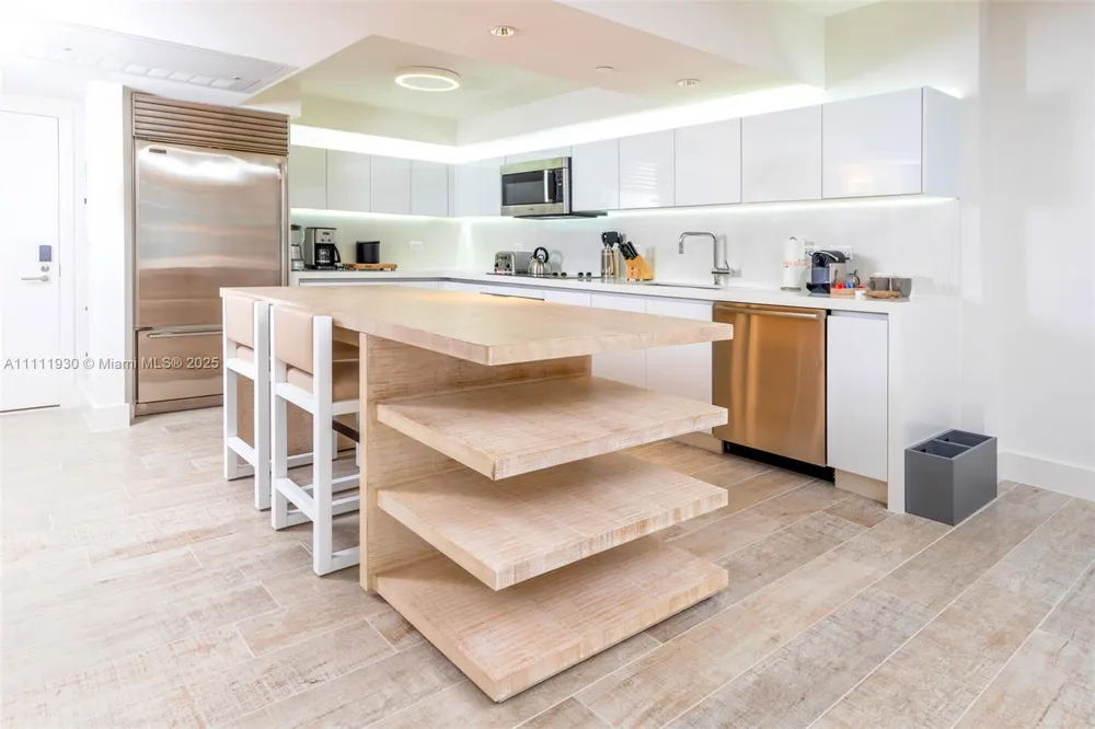 102 24th St #1106 Miami Beach, FL 33139