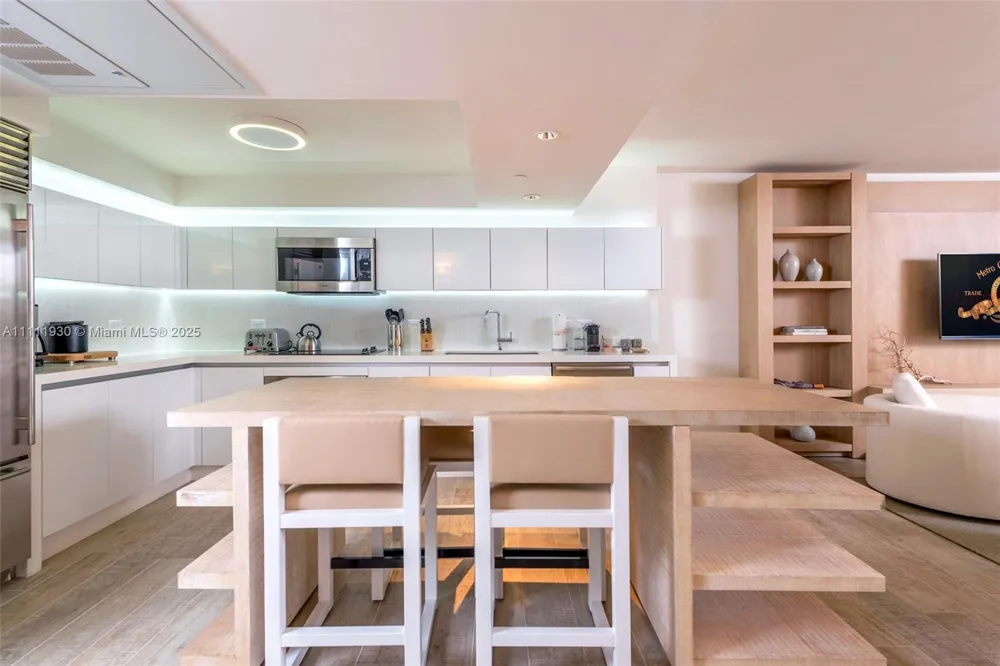 102 24th St #1106 Miami Beach, FL 33139