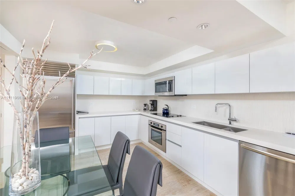 102 24th St #1019 Miami Beach, FL 33139