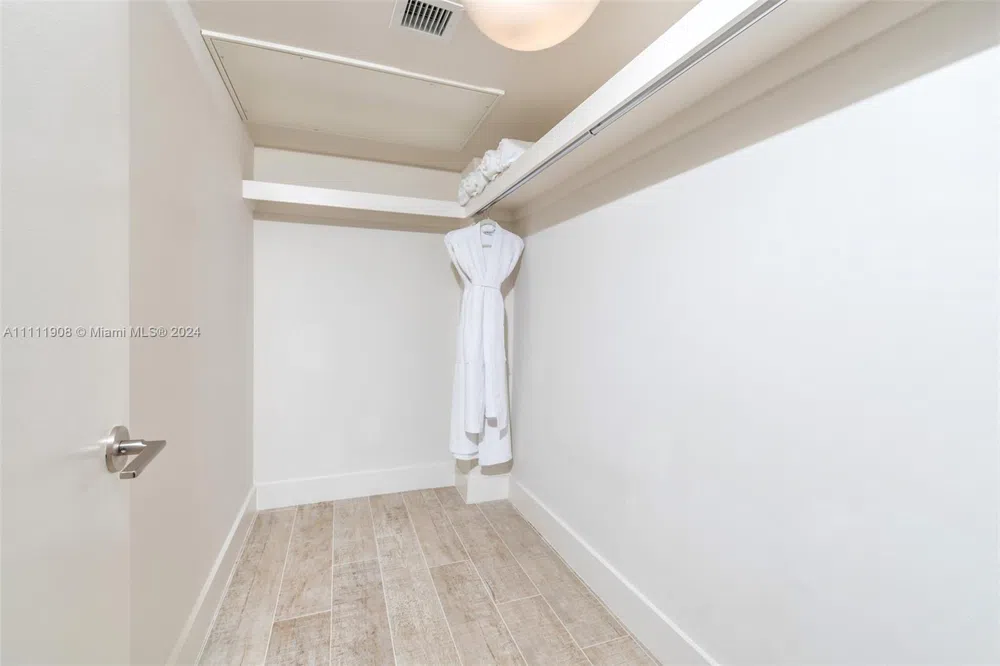 102 24th St #1019 Miami Beach, FL 33139