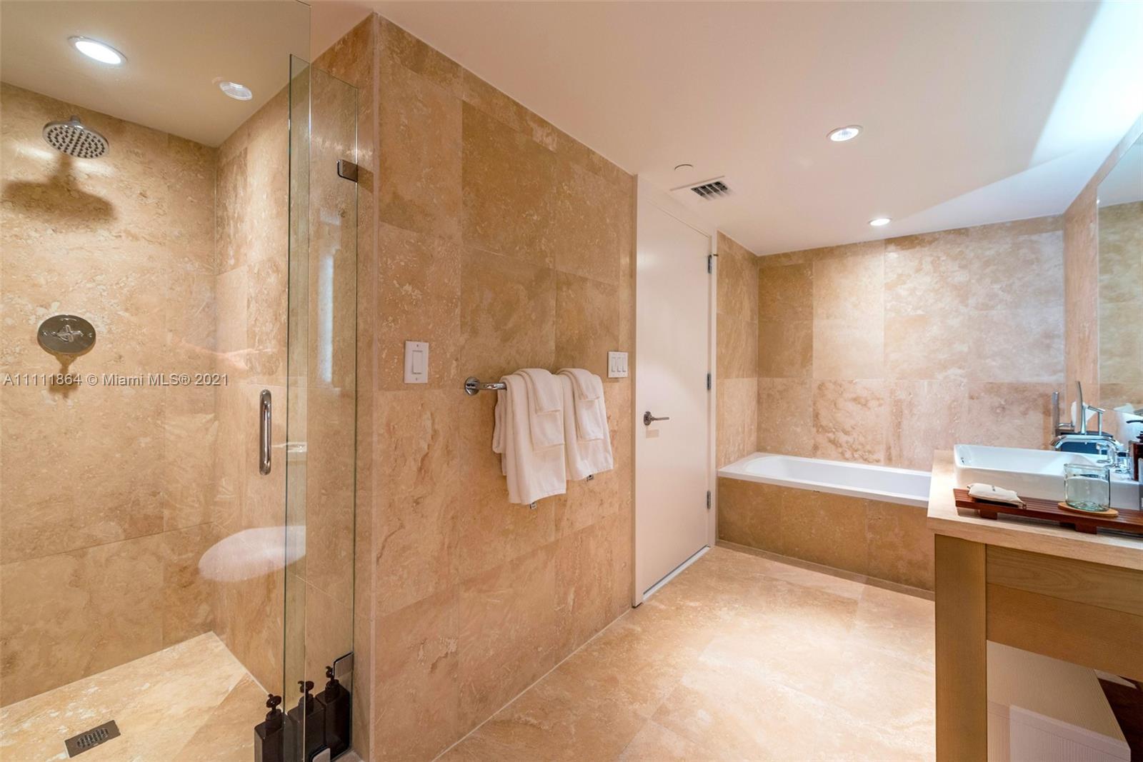 102 24th St #906 Miami Beach, FL 33139