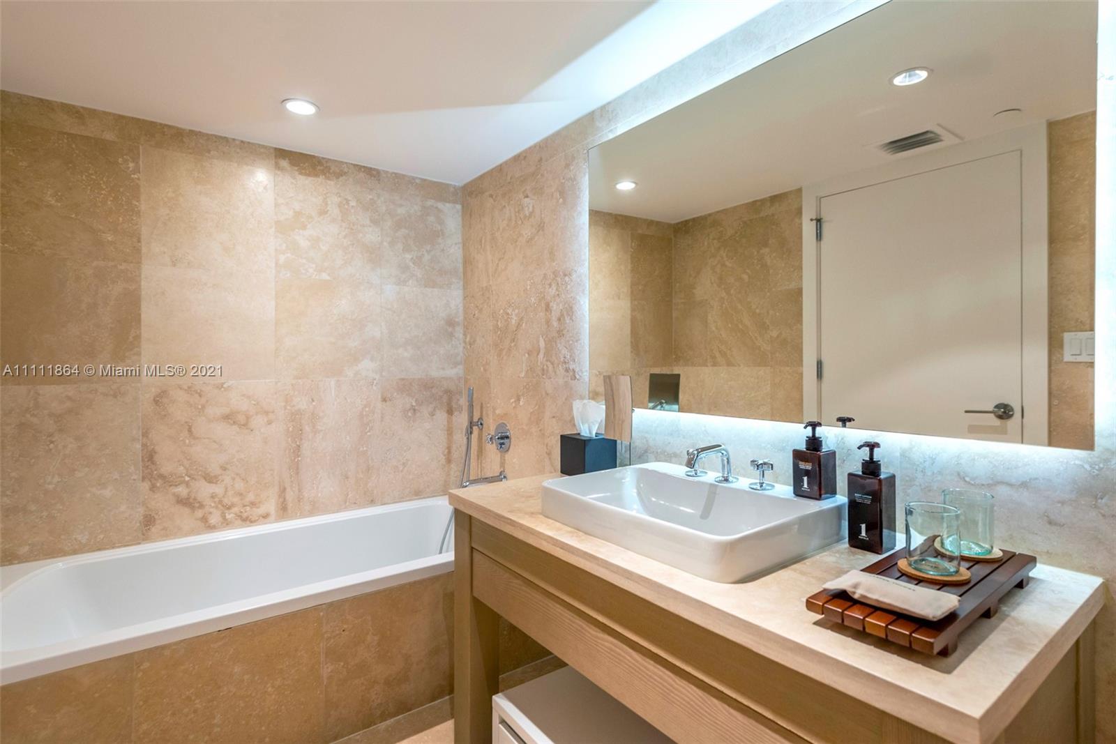 102 24th St #906 Miami Beach, FL 33139