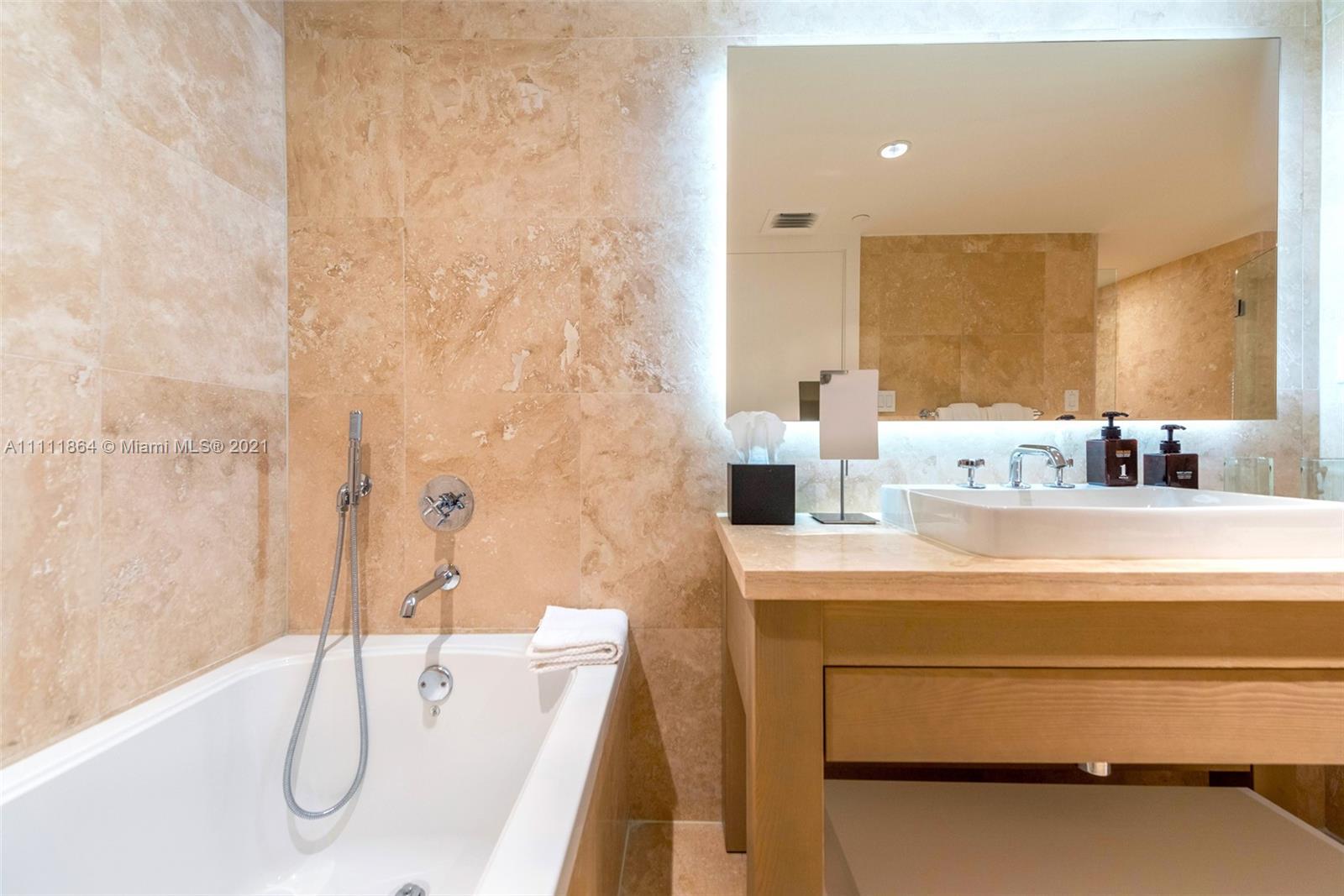 102 24th St #906 Miami Beach, FL 33139
