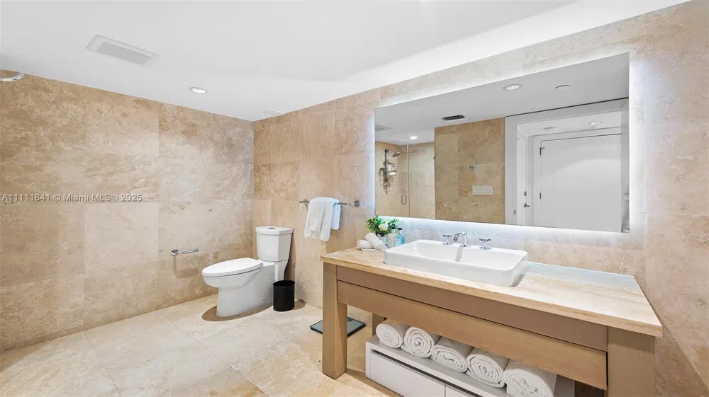 102 24th St #904 Miami Beach, FL 33139