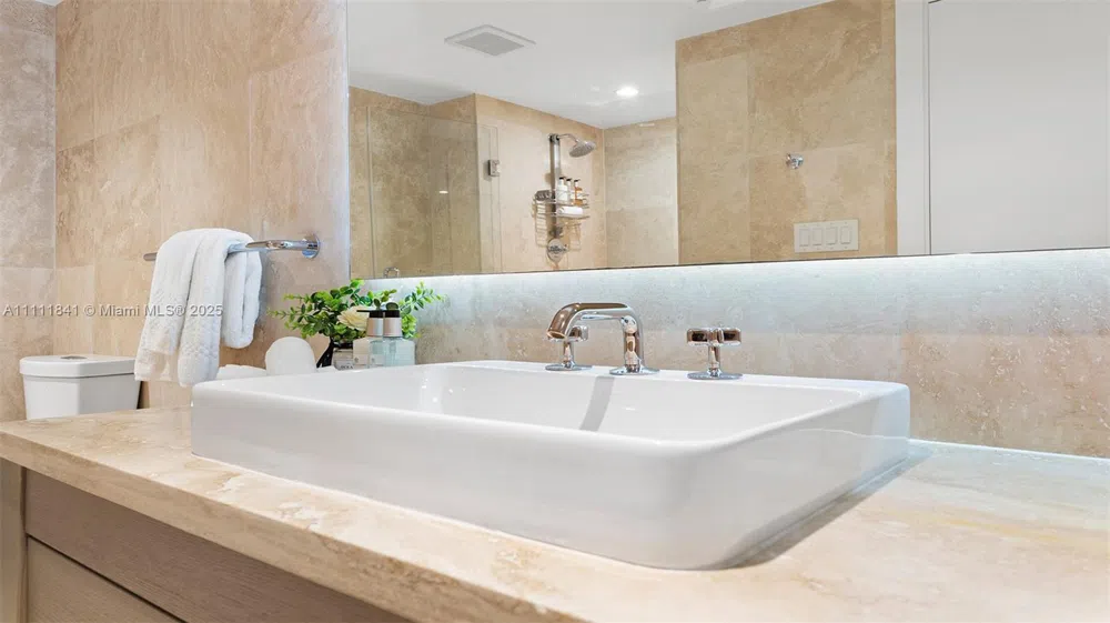 102 24th St #904 Miami Beach, FL 33139