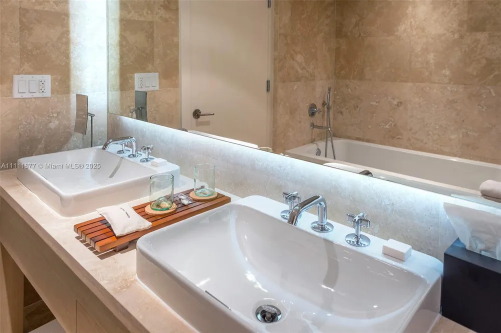 102 24th St #915 Miami Beach, FL 33139
