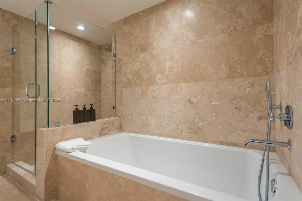102 24th St #915 Miami Beach, FL 33139