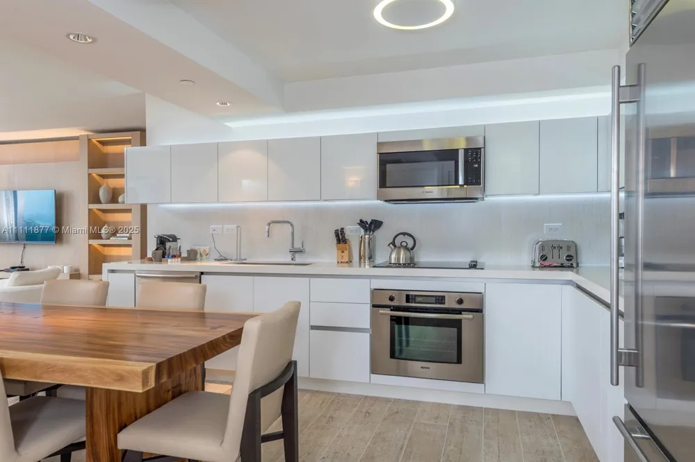 102 24th St #915 Miami Beach, FL 33139