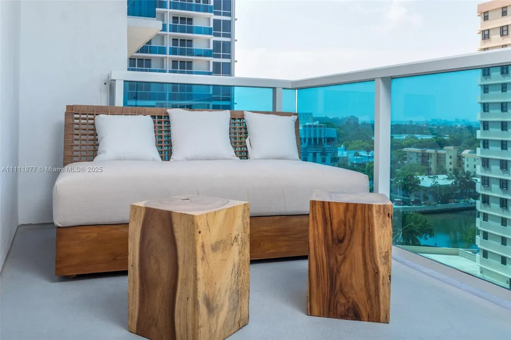 102 24th St #915 Miami Beach, FL 33139
