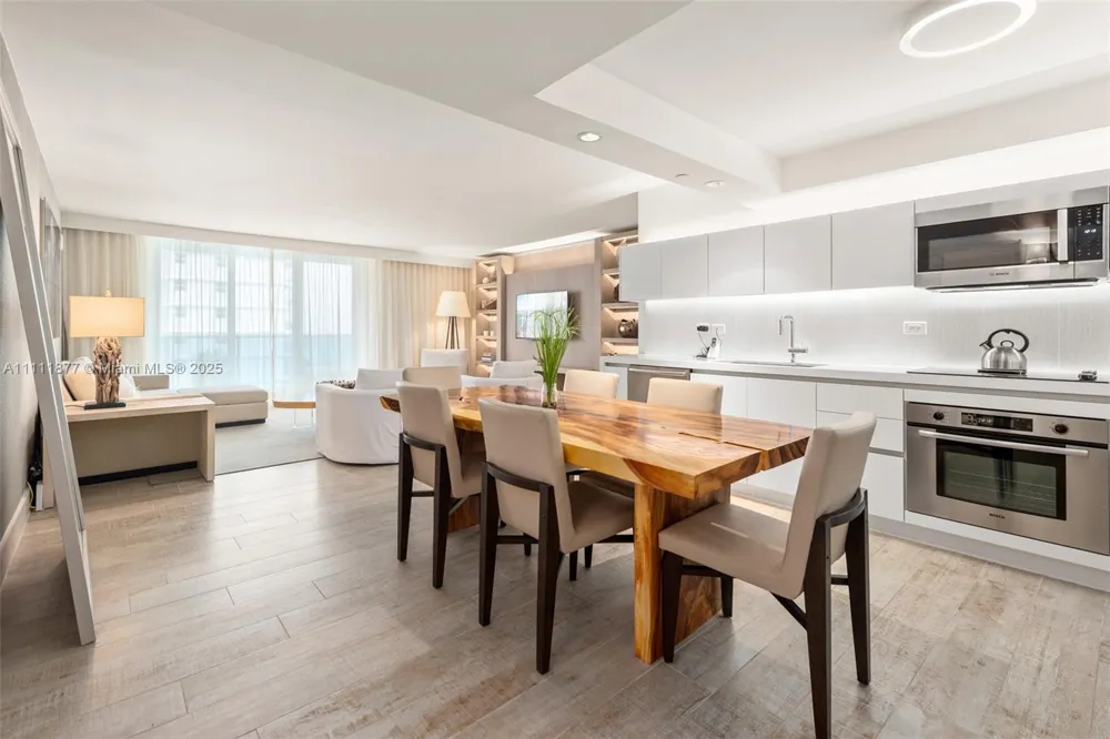 102 24th St #915 Miami Beach, FL 33139