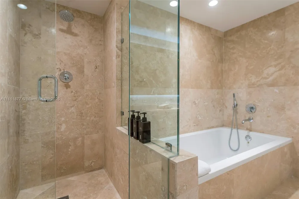 102 24th St #915 Miami Beach, FL 33139