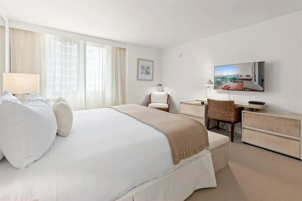 102 24th St #915 Miami Beach, FL 33139