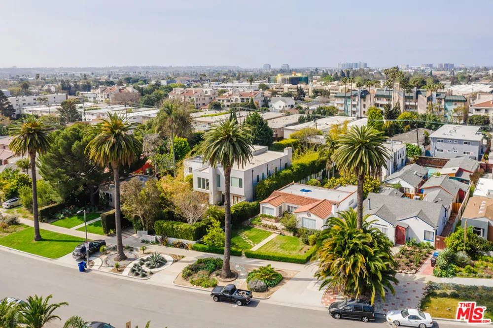 3875 Marcasel Avenue Los Angeles, CA 90066