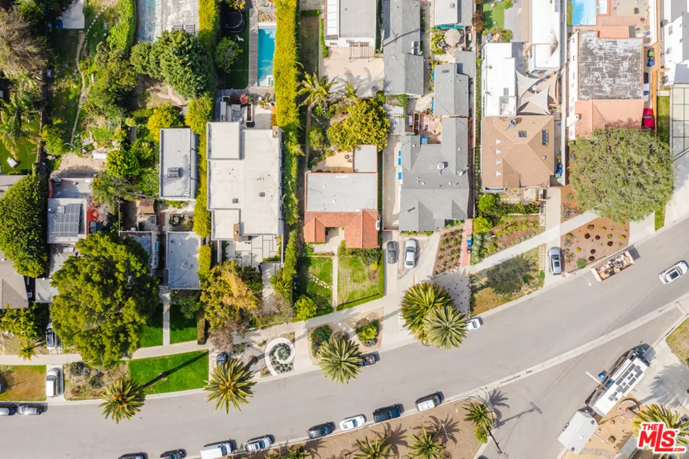 3875 Marcasel Avenue Los Angeles, CA 90066