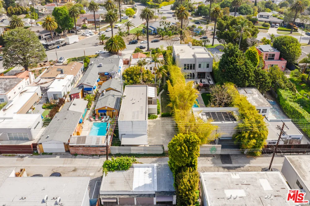3875 Marcasel Avenue Los Angeles, CA 90066